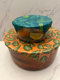 Load image into Gallery viewer, Beeswax Food Wrap - Kalo Print