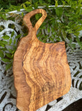 Cargar la imagen en la vista de la galería, Rustic Hanging Olive Wood Cutting Board