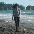 Cargar la imagen en la vista de la galería, Women's 1/4 Zip Merino Sun Hoodie - Microweight
