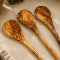 Cargar la imagen en la vista de la galería, Set of 3 Olive Wood Spoons
