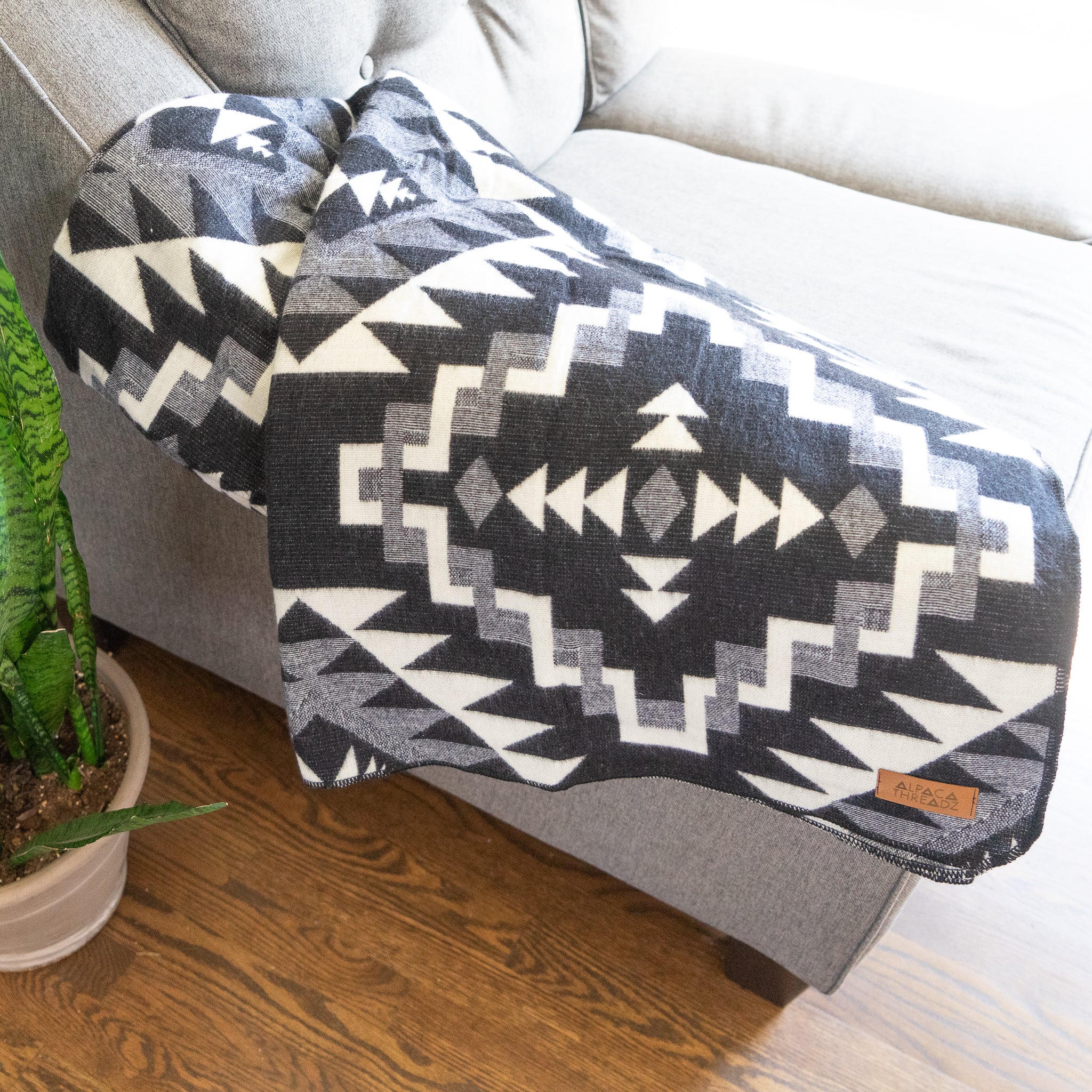 Andean Alpaca Wool Blanket - Black Chakana