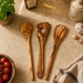 Cargar la imagen en la vista de la galería, Set of 3 Olive Wood Spoons
