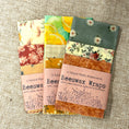 Cargar la imagen en la vista de la galería, Beeswax Wrap - 3 Pack
