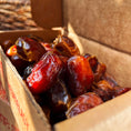 Cargar la imagen en la vista de la galería, Organic Dates - 1 lb box
