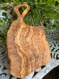 Cargar la imagen en la vista de la galería, Rustic Hanging Olive Wood Cutting Board
