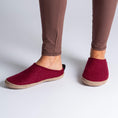 Cargar la imagen en la vista de la galería, Kyrgies Indoor Wool Slides
