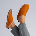 Cargar la imagen en la vista de la galería, Kyrgies Indoor Wool Slides
